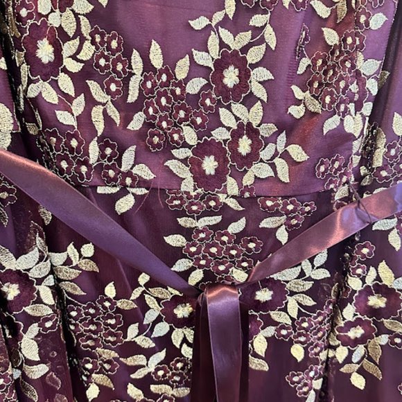 Tahari Women's Plus 24W Burgundy/Wine Dress with intricate gold emboidery - Picture 5 of 6